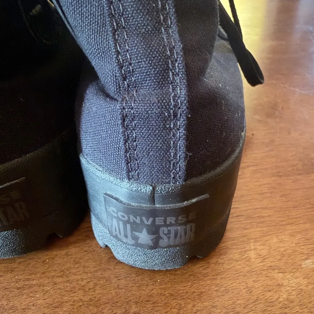 Converse Chuck Taylor All Star Lugged boots in a black colorway. SIZE 9 - Picture 6 of 9